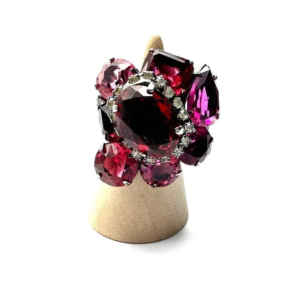 Vintage 1980s Robert Sorrell Cocktail Cluster Ring—Massive Red Pink Rhinestones - Picture 10 of 11